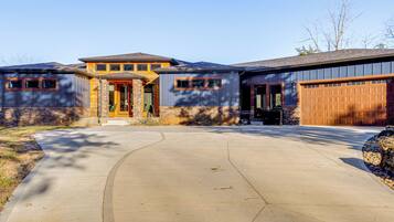 House (5 Bedrooms) | Front of property
