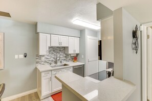 Apartment (2 Bedrooms) | Interior - Pool & Hot Tub Access: Scottsdale Condo w/ Patio! (Scottsdale)