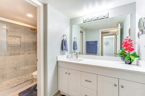 Apartment (2 Bedrooms) | Interior - Pool & Hot Tub Access: Scottsdale Condo w/ Patio! (Scottsdale)