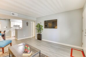 Apartment (2 Bedrooms) | Interior - Pool & Hot Tub Access: Scottsdale Condo w/ Patio! (Scottsdale)