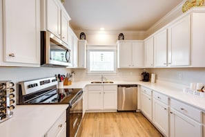 House (3 Bedrooms) | Interior