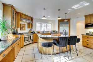 House (4 Bedrooms) | Interior