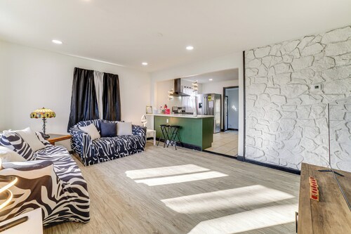 3 Mi to Hard Rock Casino: Charming Home in Gary!