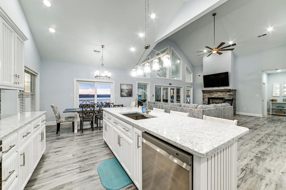 Massive Lake Views & Stunning Sunsets: Waverly Gem - Stewart, TN