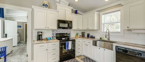 House (3 Bedrooms) | Interior