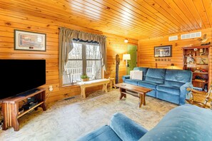 Interior - Hike, Fish & Unwind: Home w/ Fire Pit in Woodward! (Woodward)