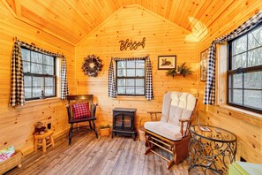 House (4 Bedrooms) | Interior