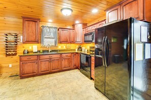 House (4 Bedrooms) | Interior