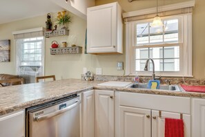 Cottage (3 Bedrooms) | Interior - Near Beaches & Waterfront Dining: Home in Hampton! (Hampton)
