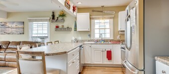Near Beaches & Waterfront Dining: Home in Hampton!