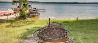South Twin Lake Cabin w/ Seasonal Dock & Slip!