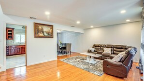 Talo (4 Bedrooms) | Sisätilat