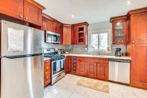 Interior - Work, Explore & Relax: Centrally Located Union Gem (Union)