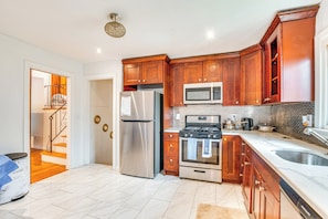 Interior - Work, Explore & Relax: Centrally Located Union Gem (Union)