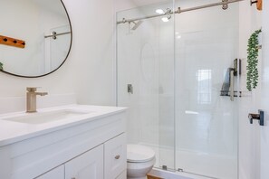 House (2 Bedrooms) | Interior - Close to Canyon Lake: Cabin - Boat Ramp & Hot Tub (Canyon Lake)