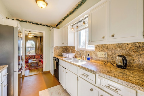 9 Mi to Dtwn: Spacious Retreat in Corpus Christi!