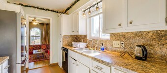 9 Mi to Dtwn: Spacious Retreat in Corpus Christi!