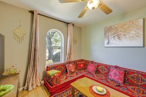 House (5 Bedrooms) | Interior