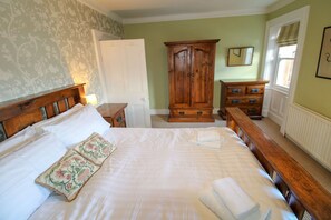 3 dormitorios, tabla de planchar con plancha, wifi gratis y ropa de cama