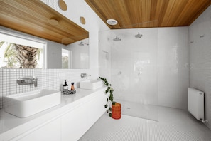 House | 6 bedrooms, Internet