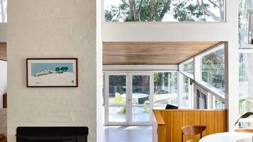 Casa | 6 quartos, acesso à internet de alta velocidade