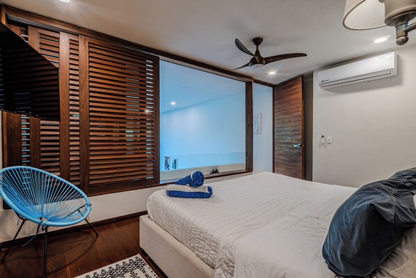 2 Schlafzimmer, Schreibtisch, Bügeleisen/Bügelbrett, Reisekinderbett