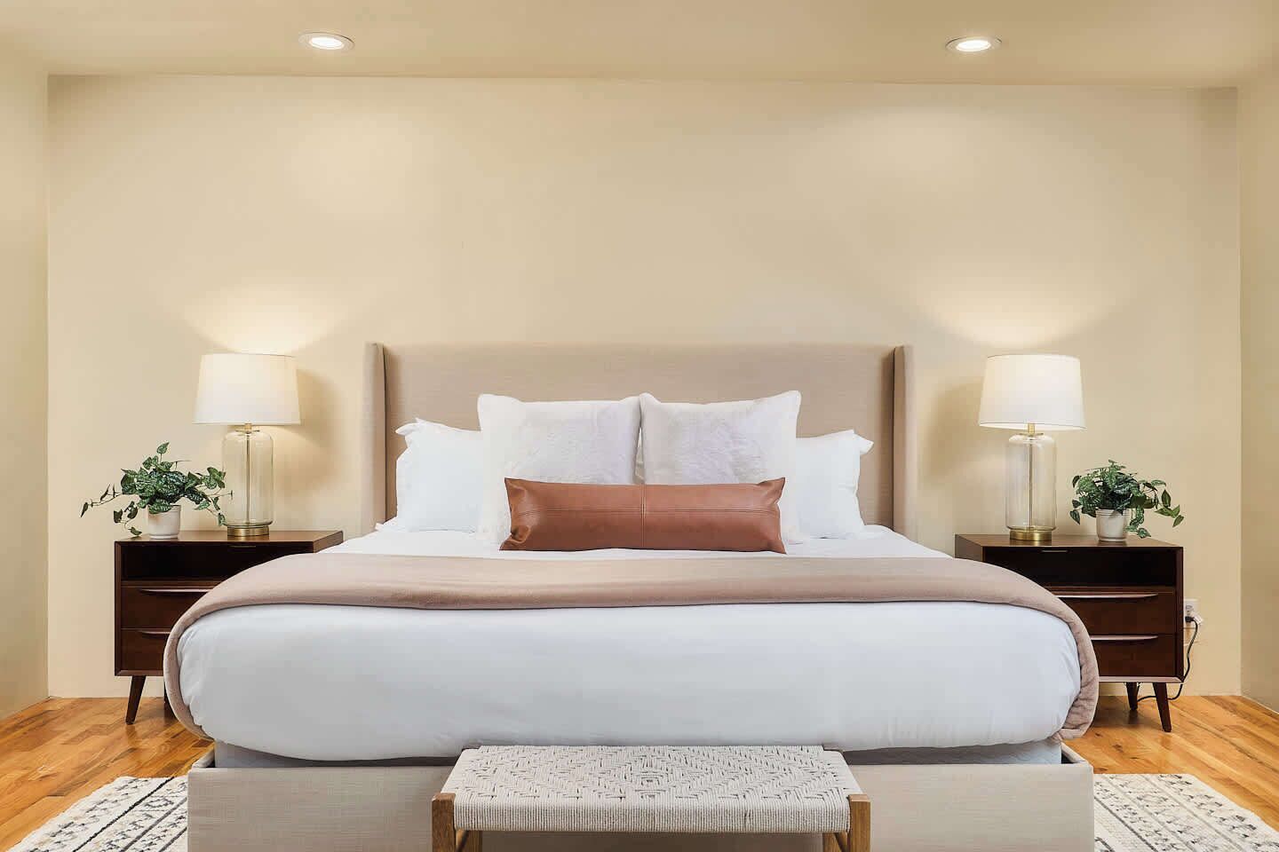 4 bedrooms, desk, iron/ironing board, travel crib