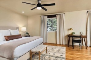 4 chambres, bureau, fer et planche à repasser, lit parapluie