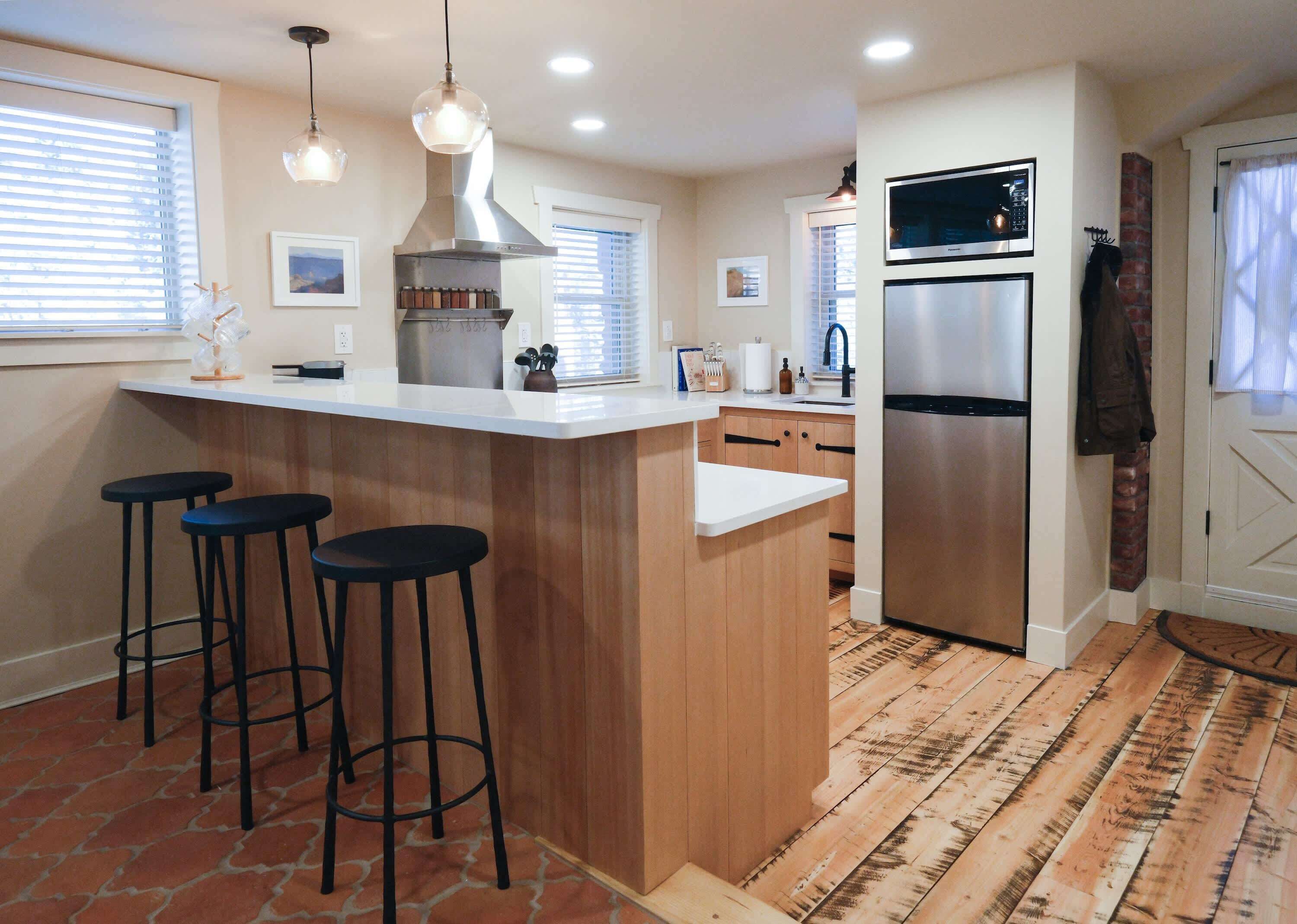 Fridge, stovetop, coffee/tea maker, electric kettle