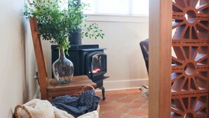 Interior - Stone Cottage w/ Artisan Design in Cascade (Cascade-Chipita Park)