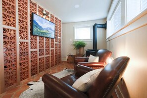Interior - Stone Cottage w/ Artisan Design in Cascade (Cascade-Chipita Park)