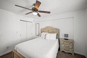 3 habitaciones, escritorio, tabla de planchar con plancha y wifi gratis 