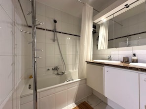 Apartment | Bathroom