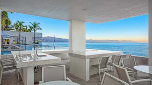 屋外ダイニングエリア