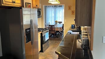 KĂŒhlschrank, Mikrowelle, Ofen, Herdplatte