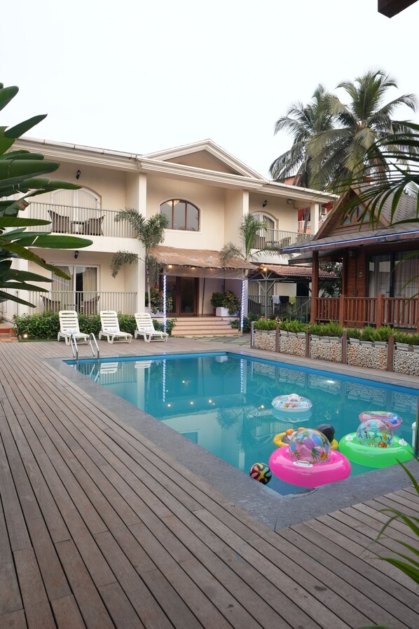 Iron/ironing board, free WiFi