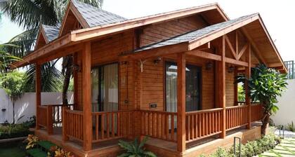 Foxoso Aaristo Baga Beach Resort
