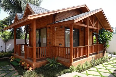 Foxoso Aaristo Baga Beach Resort