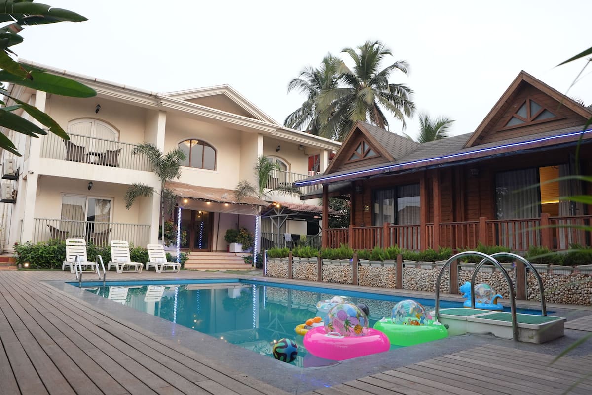 Iron/ironing board, free WiFi