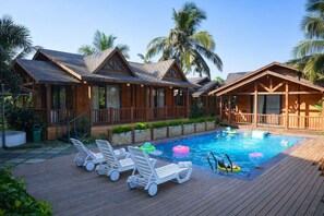 Pool View Cottage with Balcony | Utsikt från rummet