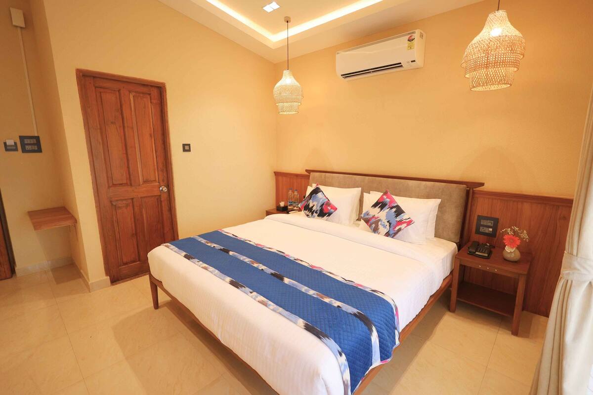 Iron/ironing board (on request), free WiFi, bed sheets