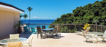 Kona Plaza#302: Third Floor, Ocean View in Heart of Kona Town, Ac & Elevators