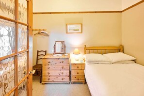 1 habitación, escritorio, tabla de planchar con plancha y wifi 