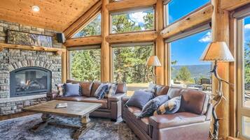 电视、壁炉、立体声音响、办公室