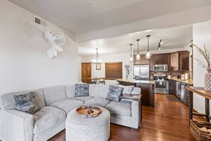 Smart TV, fireplace - Moose Mgmt at Bear Hollow Ridge 2207: Hot Tub, Pool, Hiking Trails, Shops-Dining (Park City)