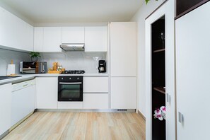 Frigorifero, microonde, forno, lavastoviglie