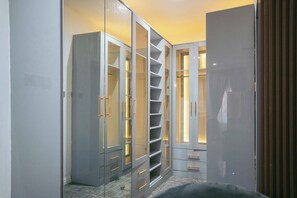 Luxury Room, Patio, City View | Wardrobe