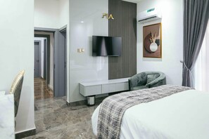 Estudio Deluxe, vistas al patio | Ropa de cama de alta calidad y decoración individual