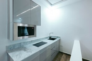 Refrigerador, microondas, horno, placa de cocina
