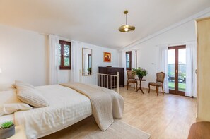 3 quartos, ferros/tábuas de passar roupa, Wi-Fi, roupa de cama